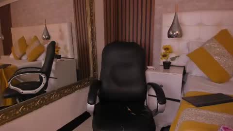 sofiathoompson online show from 17, 6, 2026