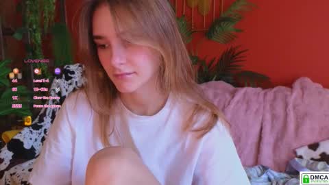 Snapshot of soft_animal chatting on 21, 11, 2025 E online show from 21, 11, 2025