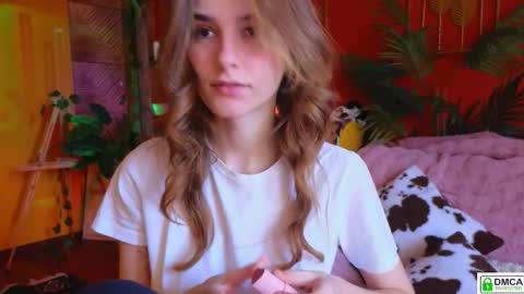 Snapshot of soft_animal chatting on 22, 11, 2025 E online show from 22, 11, 2025