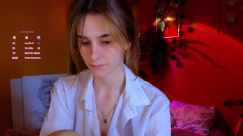 Snapshot of soft_animal chatting on 28, 11, 2025 E online show from 28, 11, 2025