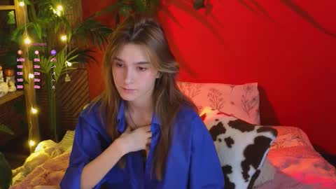 Snapshot of soft_animal chatting on 30, 11, 2025 E online show from 30, 11, 2025