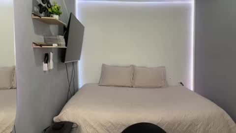 soft_attraction2 online show from 14, 7, 2026