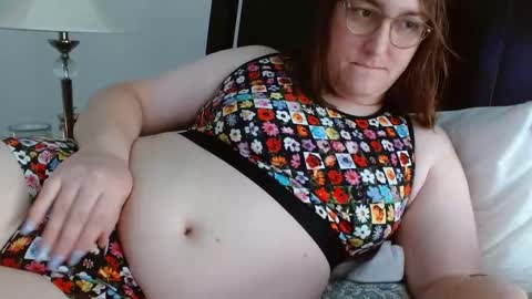 Snapshot of softenbyyy chatting on 20, 9, 2025 chubby enby sissy online show from 20, 9, 2025