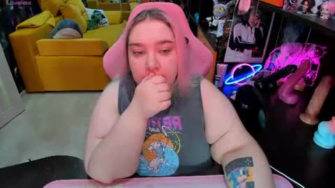 Snapshot of softie_sofy chatting on 23, 6, 2026 Sofie online show from 23, 6, 2026