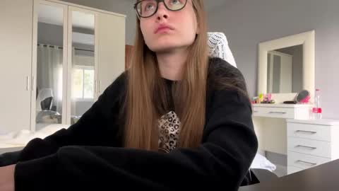 Snapshot of softlygirl chatting on 23, 3, 2026 softlygirl online show from 23, 3, 2026