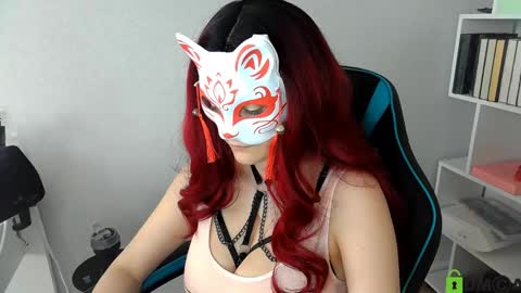 Snapshot of softvoltage_ chatting on 7, 5, 2026 Nika Schwarz online show from 7, 5, 2026