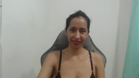Snapshot of sol_lucia chatting on 18, 12, 2025 Sol lucia online show from 18, 12, 2025