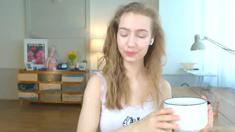 Bella online show from 1, 2, 2025