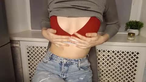 Snapshot of solarstay chatting on 4, 12, 2025 Hanna online show from 4, 12, 2025