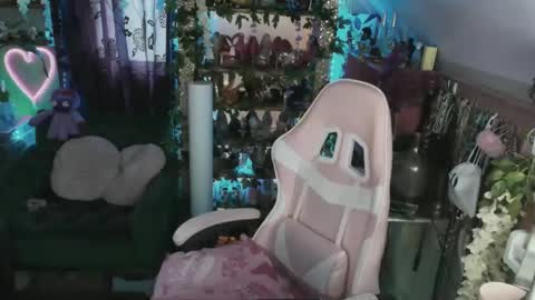 solesticia online show from 12, 2, 2025