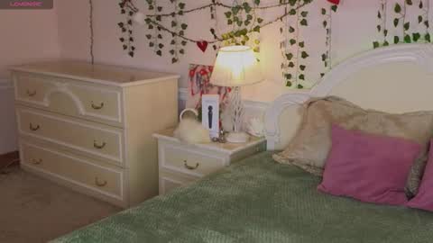 Sonia Meow online show from 15, 9, 2025