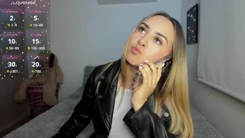 Snapshot of sophi_moreno chatting on 15, 11, 2025 Sofi online show from 15, 11, 2025