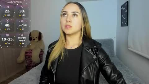 Snapshot of sophi_moreno chatting on 13, 12, 2025 Sofi online show from 13, 12, 2025