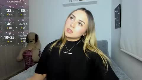 Snapshot of sophi_moreno chatting on 16, 12, 2025 Sofi online show from 16, 12, 2025