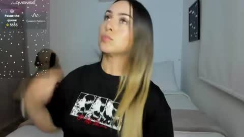 Snapshot of sophi_moreno chatting on 18, 7, 2026 Sofi online show from 18, 7, 2026