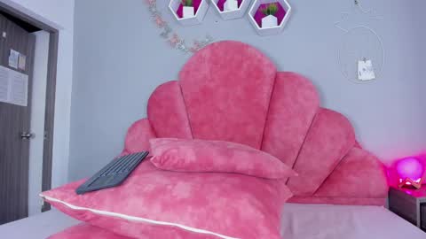 Sophi  online show from 7, 1, 2025