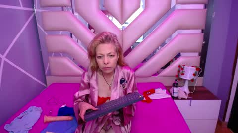 Snapshot of sophia_ny chatting on 22, 2, 2025 SOPHIA online show from 22, 2, 2025