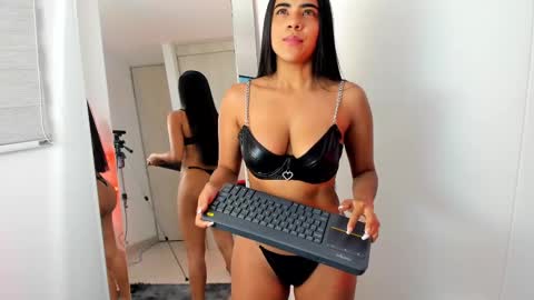 sophia_owens_2 online show from 5, 3, 2025