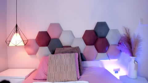 sophiacolliins online show from 11, 9, 2025