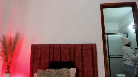 sophiacolliins online show from 10, 10, 2025