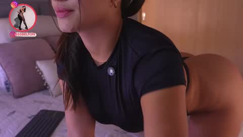 Snapshot of sophie_belton chatting on 18, 10, 2025 sofia online show from 18, 10, 2025