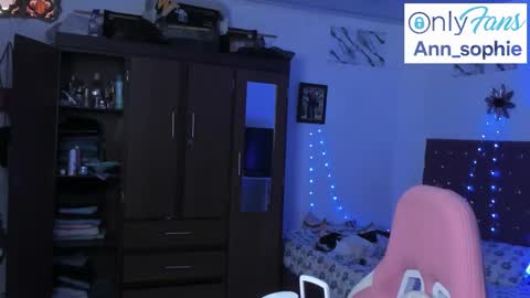 sophie doll online show from 27, 10, 2025