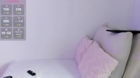 Snapshot of sophie_evanss_ chatting on 2, 11, 2025 online show from 2, 11, 2025