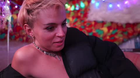 Snapshot of sophie_lovely chatting on 24, 12, 2024 derpy derpington online show from 24, 12, 2024