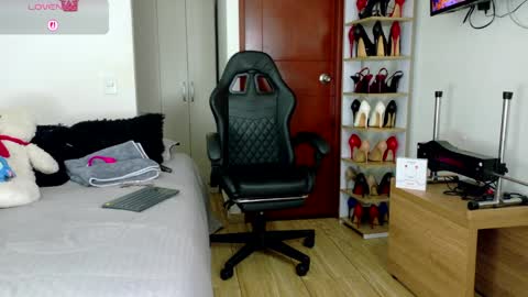 sophiebaker__ online show from 12, 4, 2026