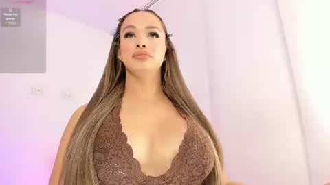 Snapshot of sophiehoney_ts chatting on 17, 9, 2025 SAMANTHA online show from 17, 9, 2025