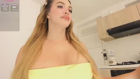 Snapshot of sophiehoney_ts chatting on 2, 10, 2025 SAMANTHA online show from 2, 10, 2025