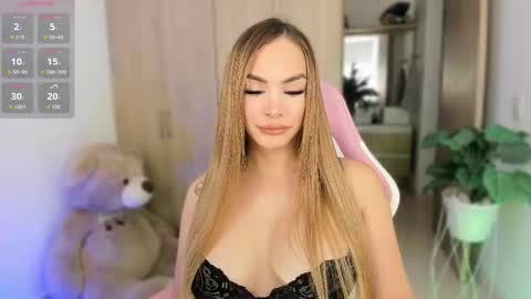 Snapshot of sophiehoney_ts chatting on 13, 10, 2025 SAMANTHA online show from 13, 10, 2025