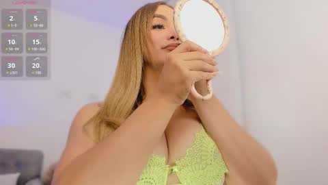 Snapshot of sophiehoney_ts chatting on 26, 11, 2025 SAMANTHA online show from 26, 11, 2025