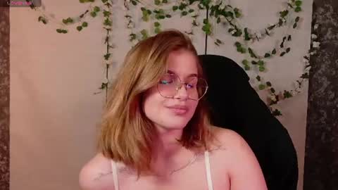 Snapshot of sophiemure chatting on 30, 6, 2026 Sophie online show from 30, 6, 2026