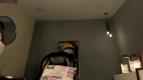 Sophie  Palmer online show from 31, 10, 2025