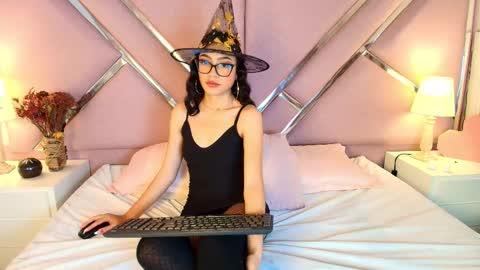 sophievelle online show from 10, 10, 2025
