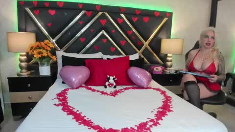 SophieWinslow online show from 14, 2, 2025