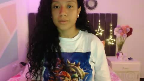 Snapshot of sophiia_dreams chatting on 8, 9, 2025 Sophia this is not my real name online show from 8, 9, 2025