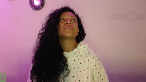 Snapshot of sophiia_dreams chatting on 16, 12, 2025 Sophia this is not my real name online show from 16, 12, 2025