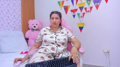Snapshot of soyqeen chatting on 13, 7, 2026 SoyQueen online show from 13, 7, 2026