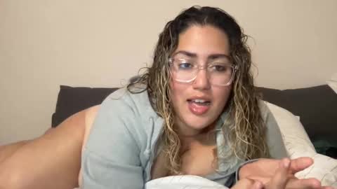 Snapshot of spacebunsxxx chatting on 29, 12, 2024 spacebunsxxx online show from 29, 12, 2024