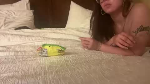 Snapshot of spacecase843 chatting on 18, 12, 2024 TrndSettrz online show from 18, 12, 2024