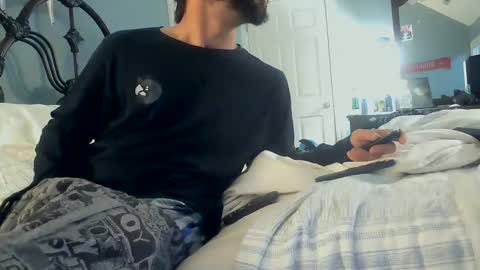 Snapshot of spacecase843 chatting on 4, 3, 2025 TrndSettrz online show from 4, 3, 2025