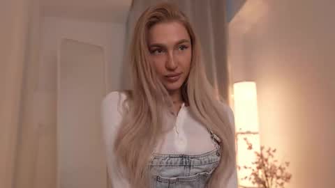 Snapshot of sparks__daisy chatting on 18, 2, 2025 DAISY online show from 18, 2, 2025