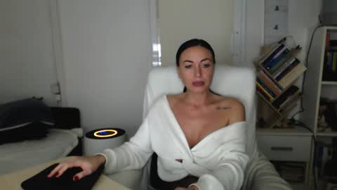 Carla online show from 13, 10, 2025