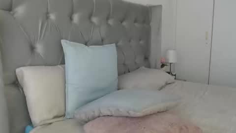 Im Angela  online show from 4, 2, 2025