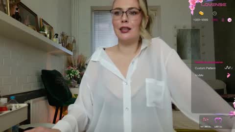 Snapshot of spicyhotmilf chatting on 26, 11, 2025 Lexsy online show from 26, 11, 2025