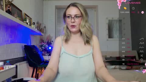 Snapshot of spicyhotmilf chatting on 27, 11, 2025 Lexsy online show from 27, 11, 2025