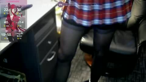 Snapshot of spiffy523 chatting on 18, 7, 2026 stephanie online show from 18, 7, 2026