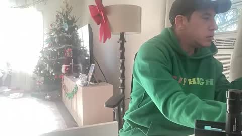 Snapshot of spun4feet chatting on 16, 12, 2025 spun4feet online show from 16, 12, 2025